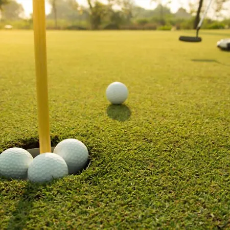 Golf De Les Bains Hotel 4*